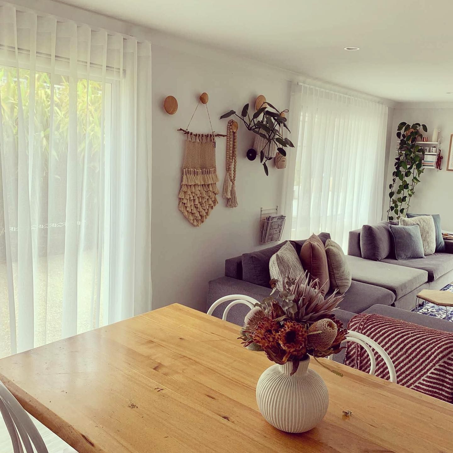 Sheer Swave Bali Modern living room with plants and cosy decor.